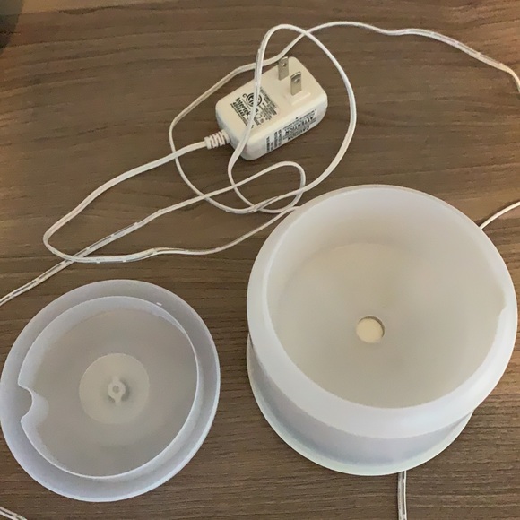 Ellia Essential Oil Diffuser - Picture 2 of 3